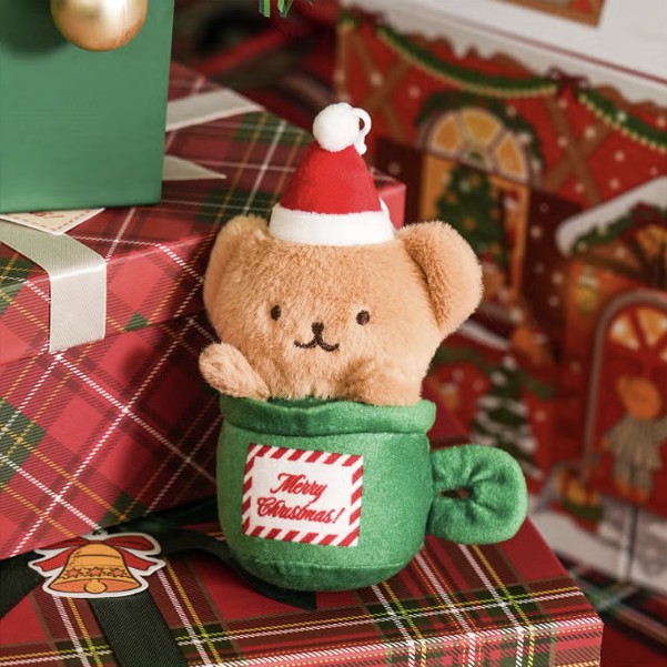 크리스마스앳홈 걸이인형 머그컵베어(품번: 1068144) 사진=다이소공식홈페이지