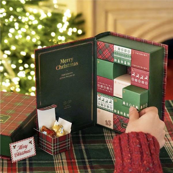 크리스마스앳홈 책 모양 어드벤트 캘린더 14칸(품번: 1067988) 사진=다이소공식홈페이지