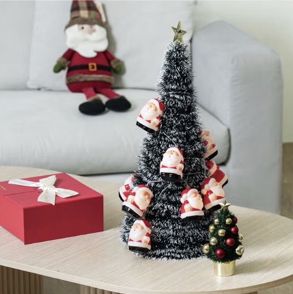 크리스마스앳홈 LED 모양 가랜드 산타(품번:1067032) 사진=다이소공식홈페이지