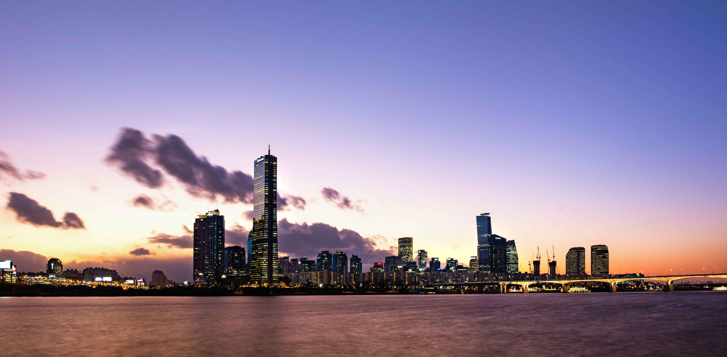 서울에서 크리스마스 분위기 제대로 느끼는 곳, 한강뷰 물멍 카페 BEST 5