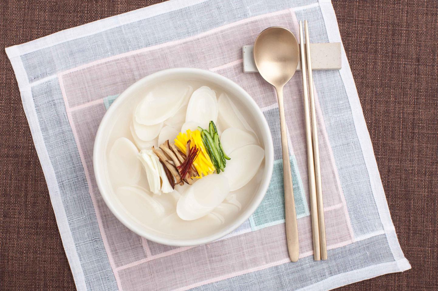 솔직히 말해, 새해 떡국 아무 생각 없이 끓이지? 제대로 만드는 법 1가지