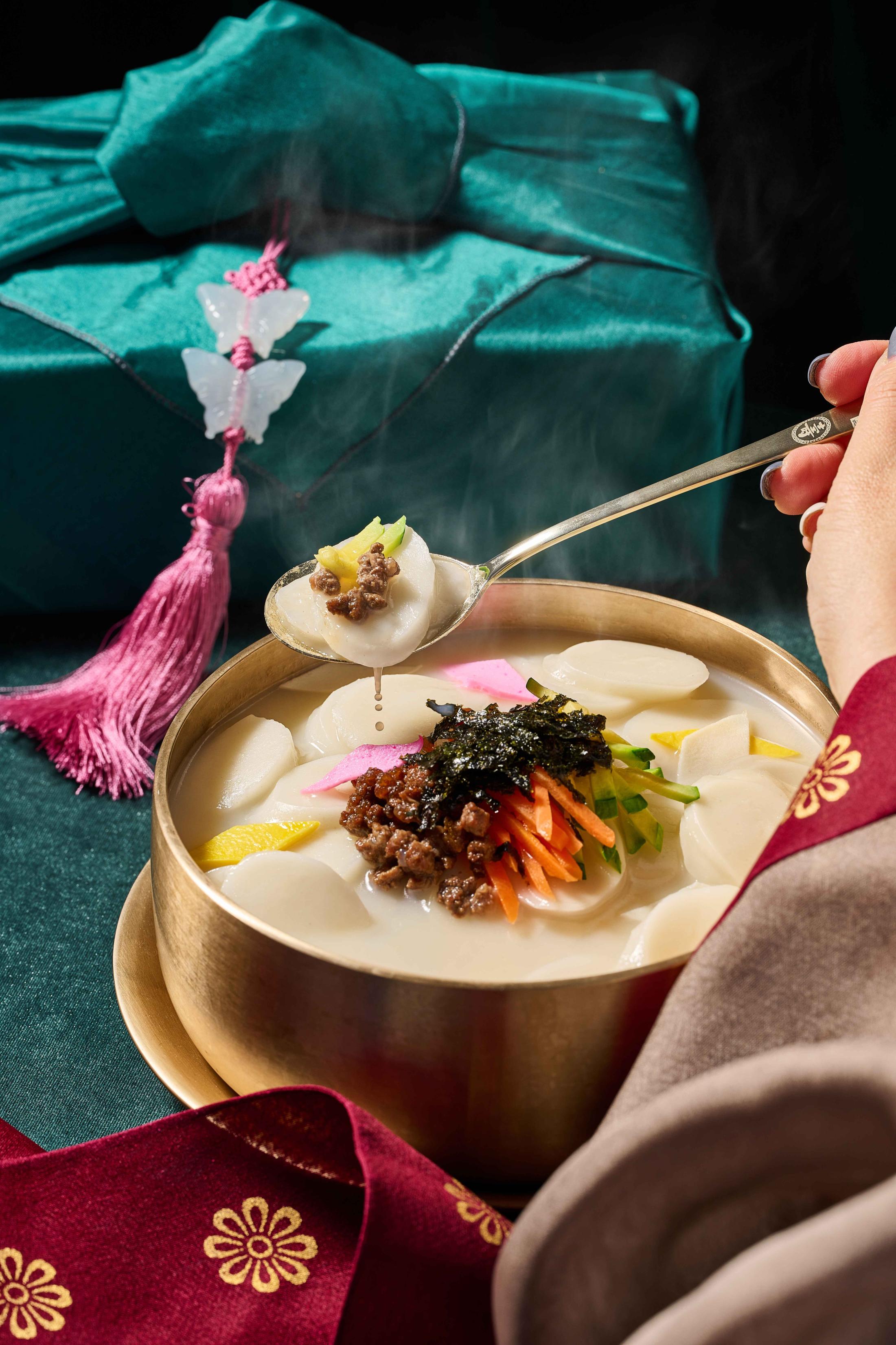 사골의 시대는 이제 끝, 새해 떡국은 색다른 세 가지로 먹어보자