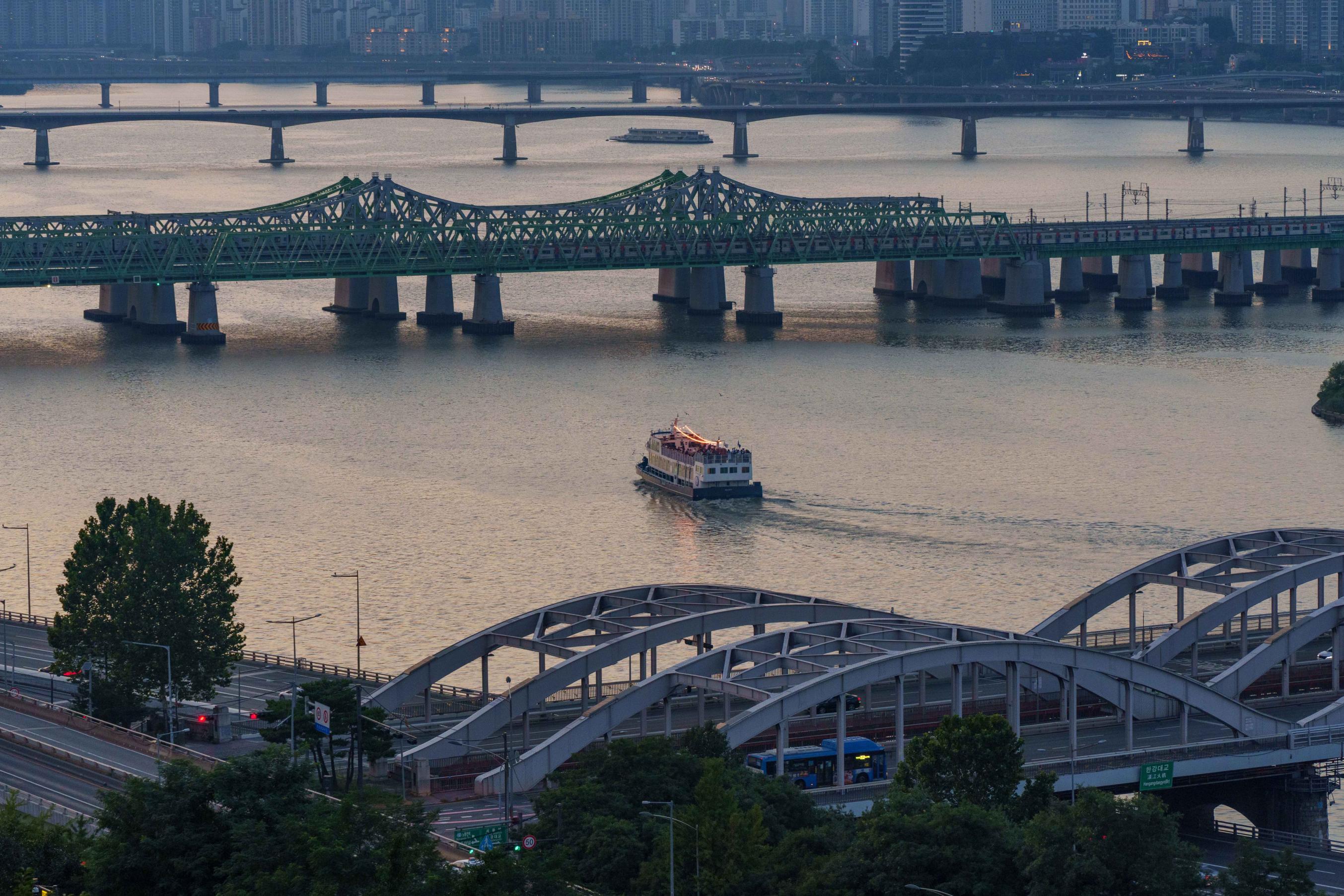 복잡한 서울 속 물멍 타임, 한강뷰 카페 TOP 3
