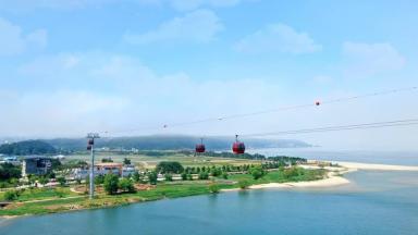 “이런 뷰가 동시에 된다고?”… 하늘 위에서 동해바다와 왕피천을 한 번에 보는 케이블카