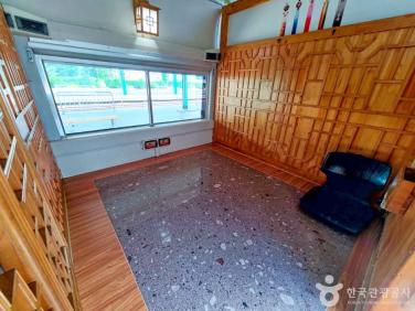 “좌석 대신 마루?”… 세계 최초 온돌 좌석 갖춘 서해 관광열차의 정체